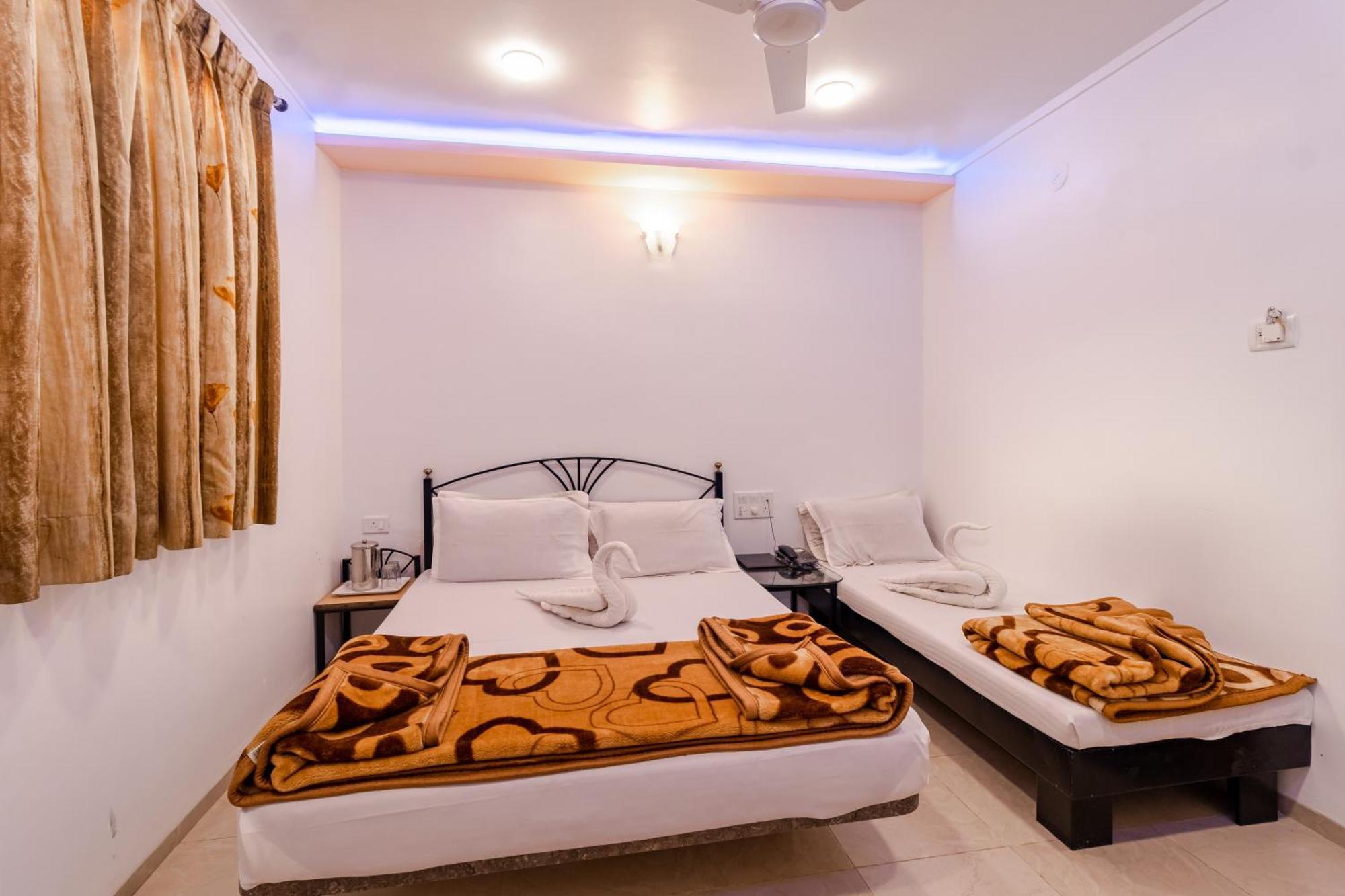 Hotel Vyankatesh & Pure Veg Restaurant Mahābaleshwar Eksteriør billede