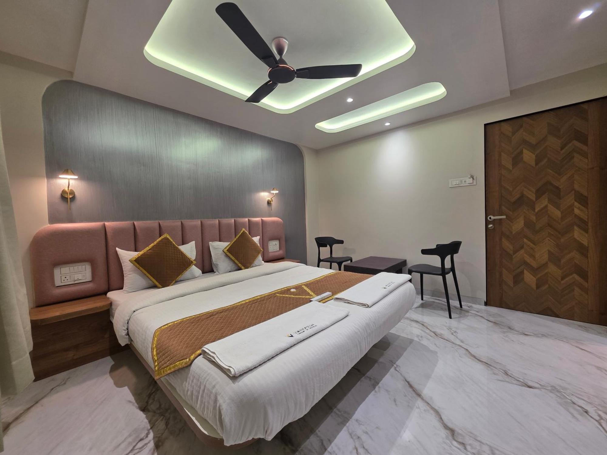 Hotel Vyankatesh & Pure Veg Restaurant Mahābaleshwar Eksteriør billede