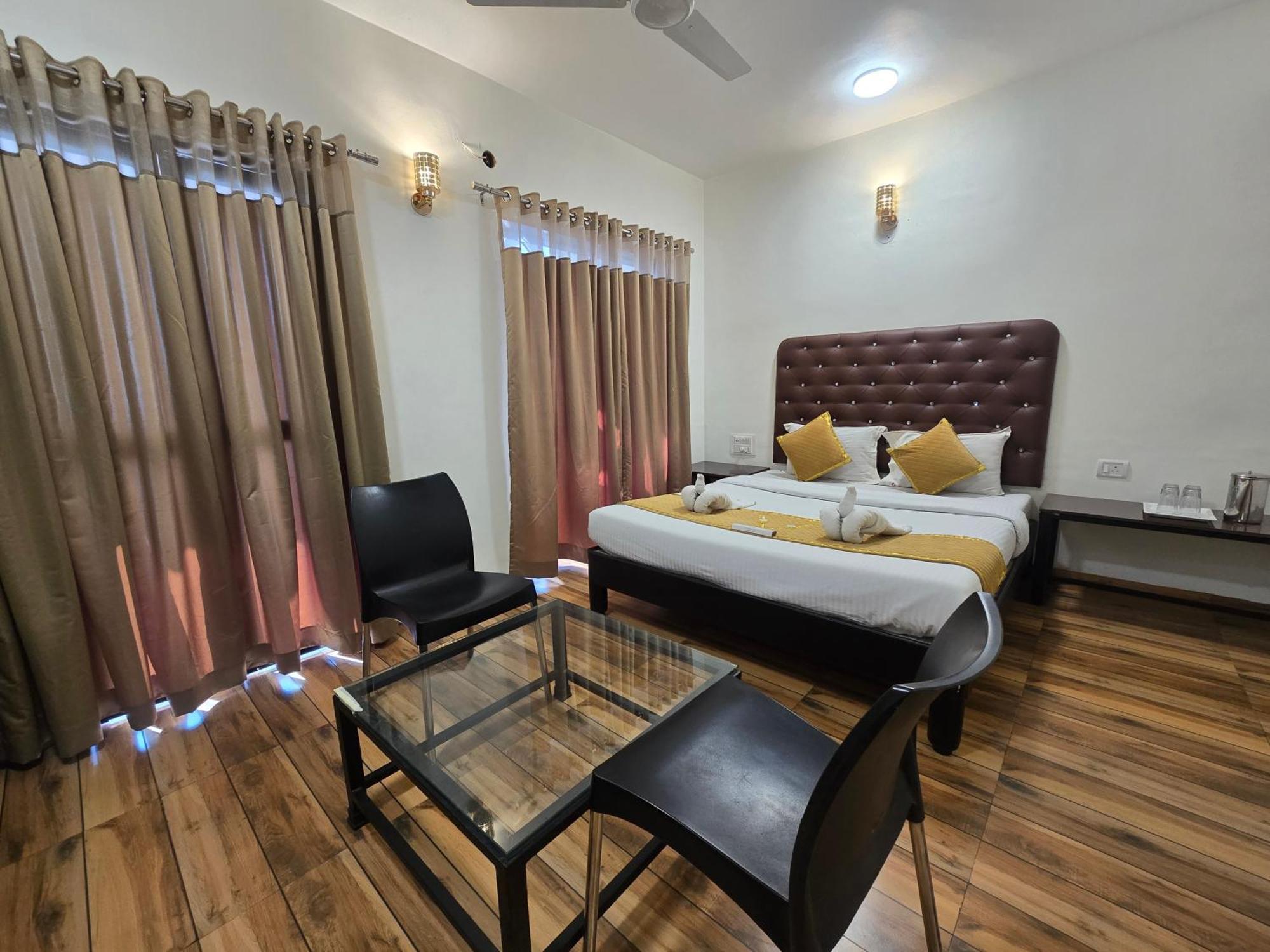 Hotel Vyankatesh & Pure Veg Restaurant Mahābaleshwar Eksteriør billede