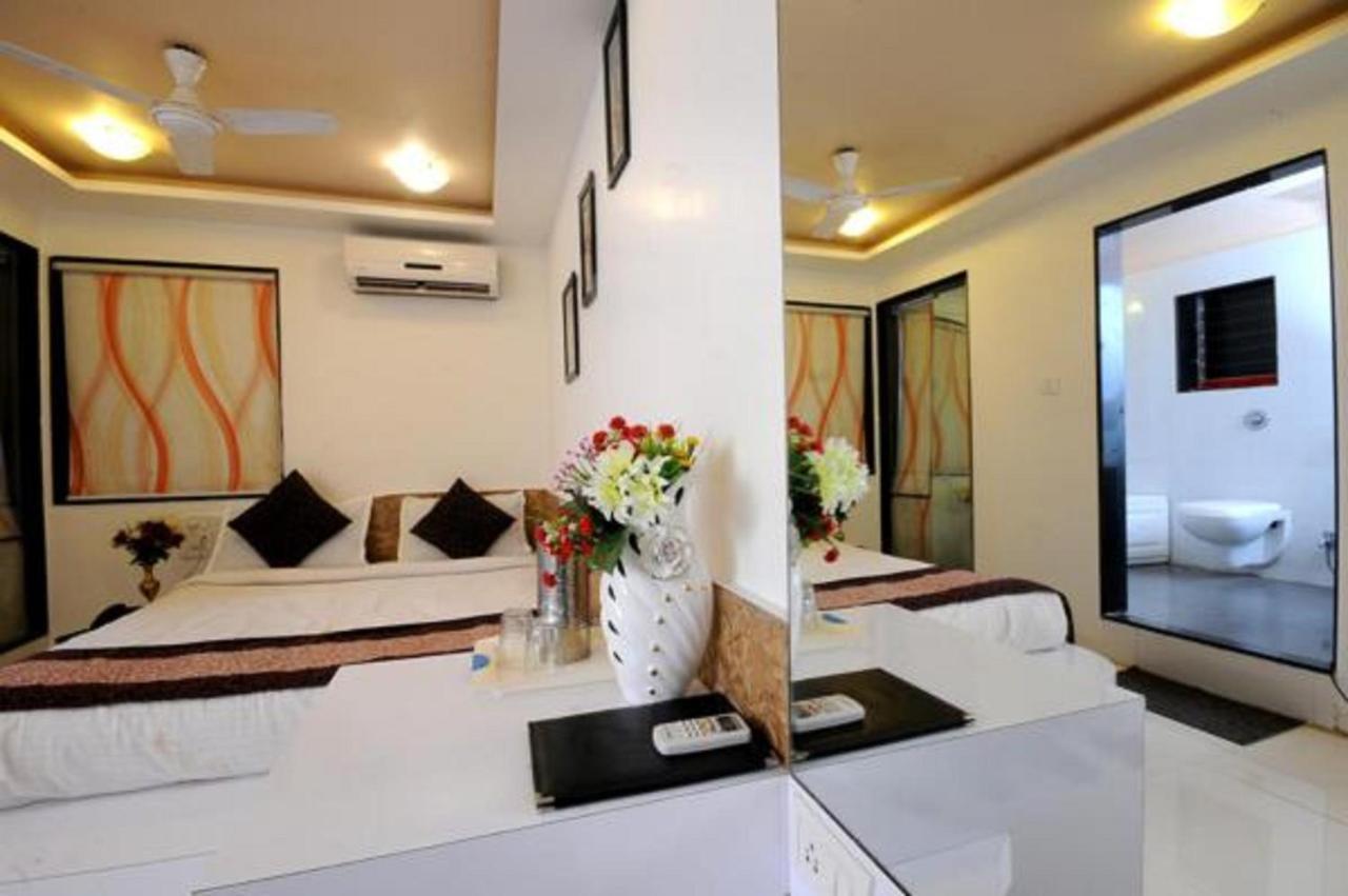 Hotel Vyankatesh & Pure Veg Restaurant Mahābaleshwar Eksteriør billede