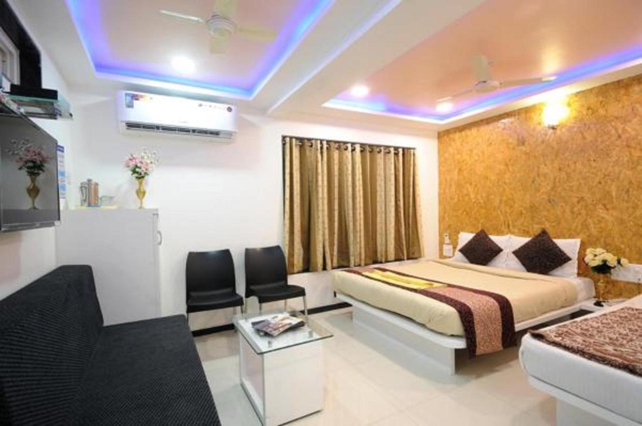 Hotel Vyankatesh & Pure Veg Restaurant Mahābaleshwar Eksteriør billede