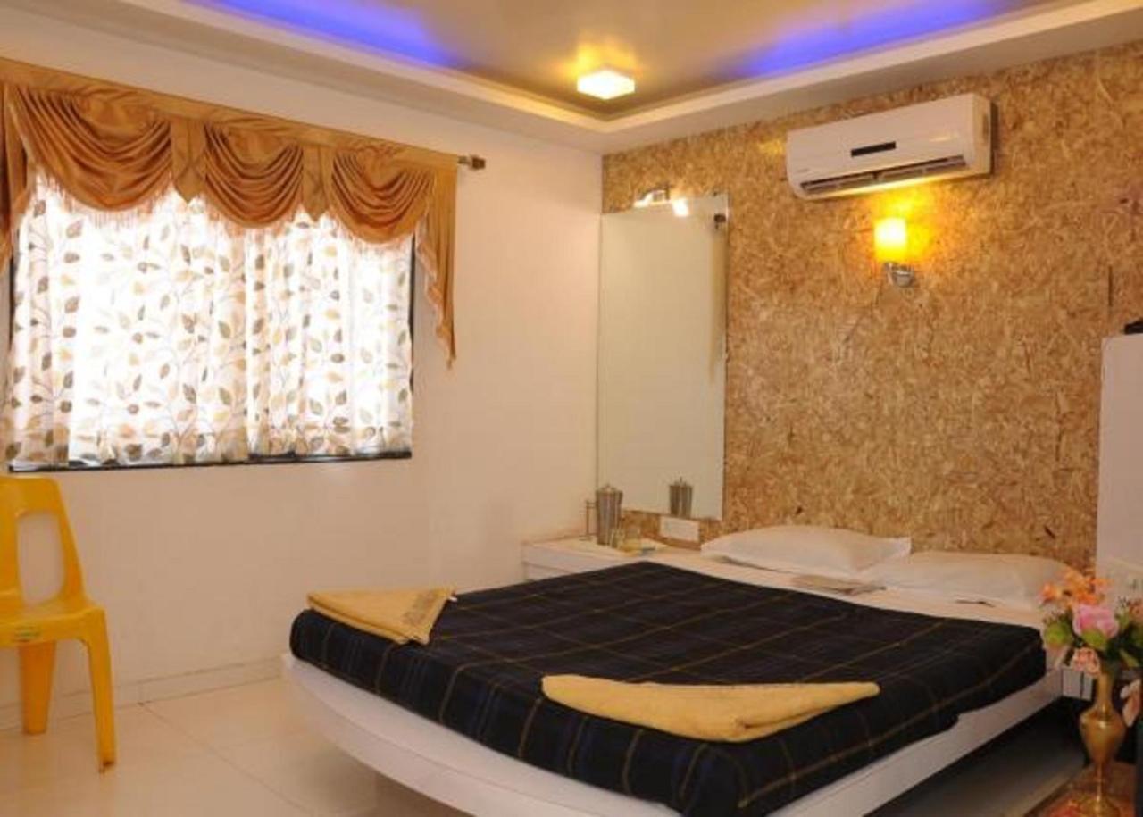 Hotel Vyankatesh & Pure Veg Restaurant Mahābaleshwar Eksteriør billede