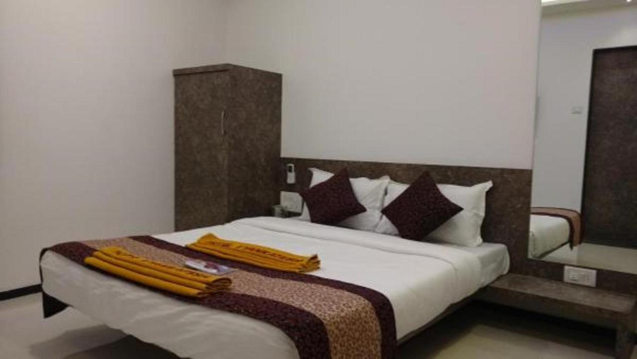 Hotel Vyankatesh & Pure Veg Restaurant Mahābaleshwar Eksteriør billede